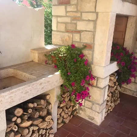 Eva Karigador Villa